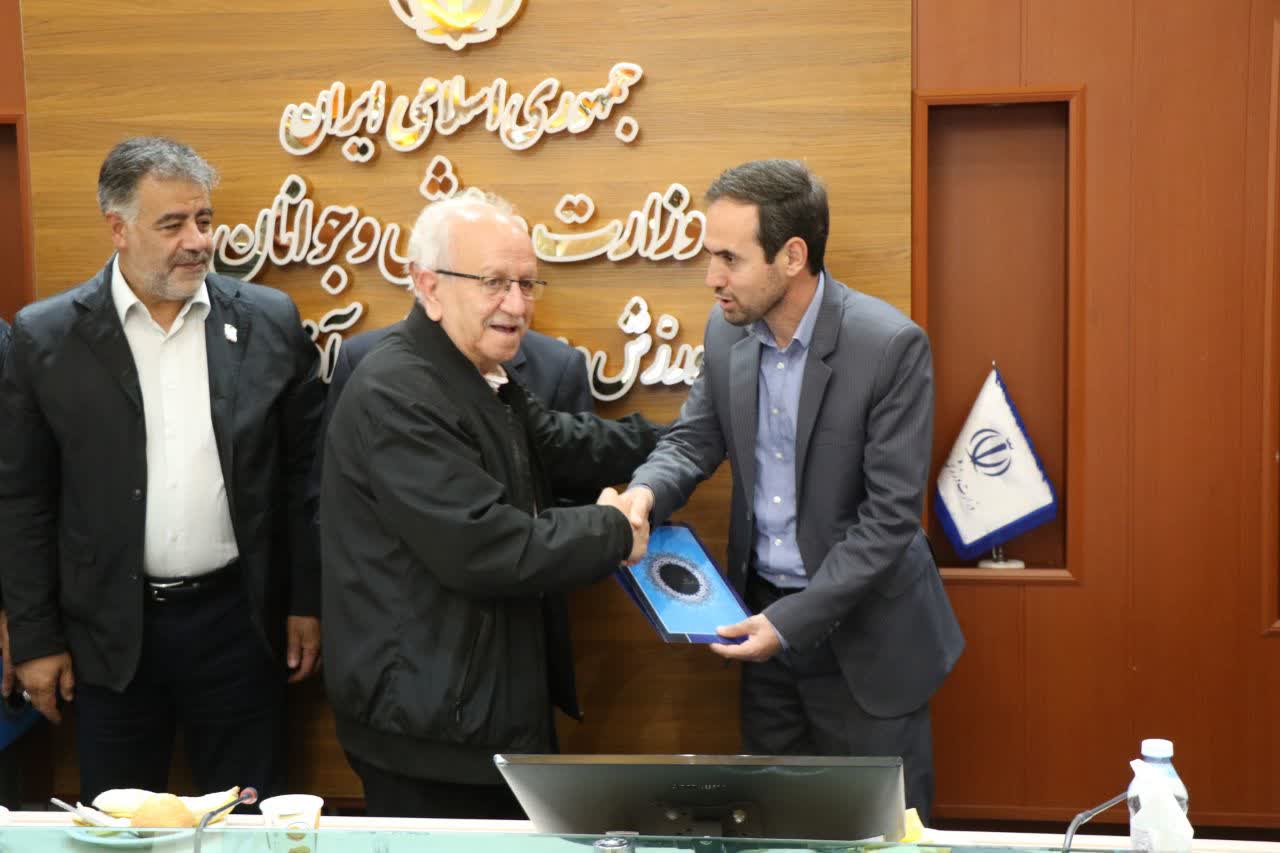 آیین تجلیل از پیشکسوتان وقهرمانان و اعضای انجمن پیشکسوتان استان